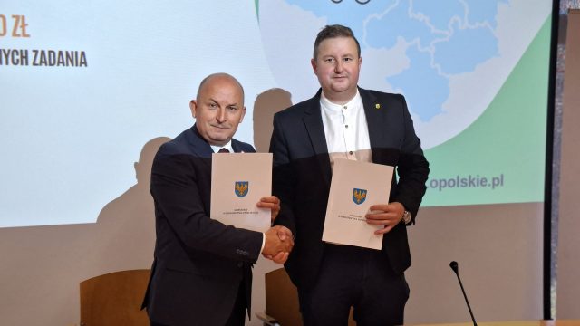Podpisanie umów na drogi rolne