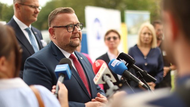 Podpisanie umowy w Pokoju