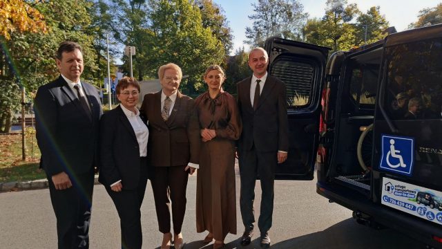 Przekazanie busa w Oleśnie